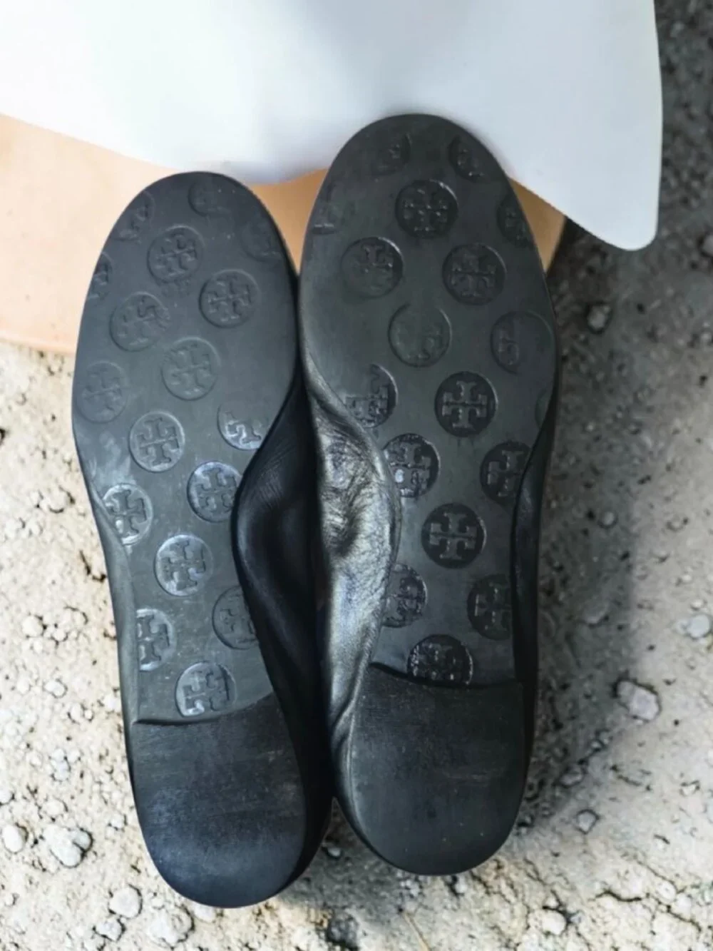 EUC TORI BURCH ( 9  )  Minnie Black Leather Travel Ballet Flat Shoes Gold Logo